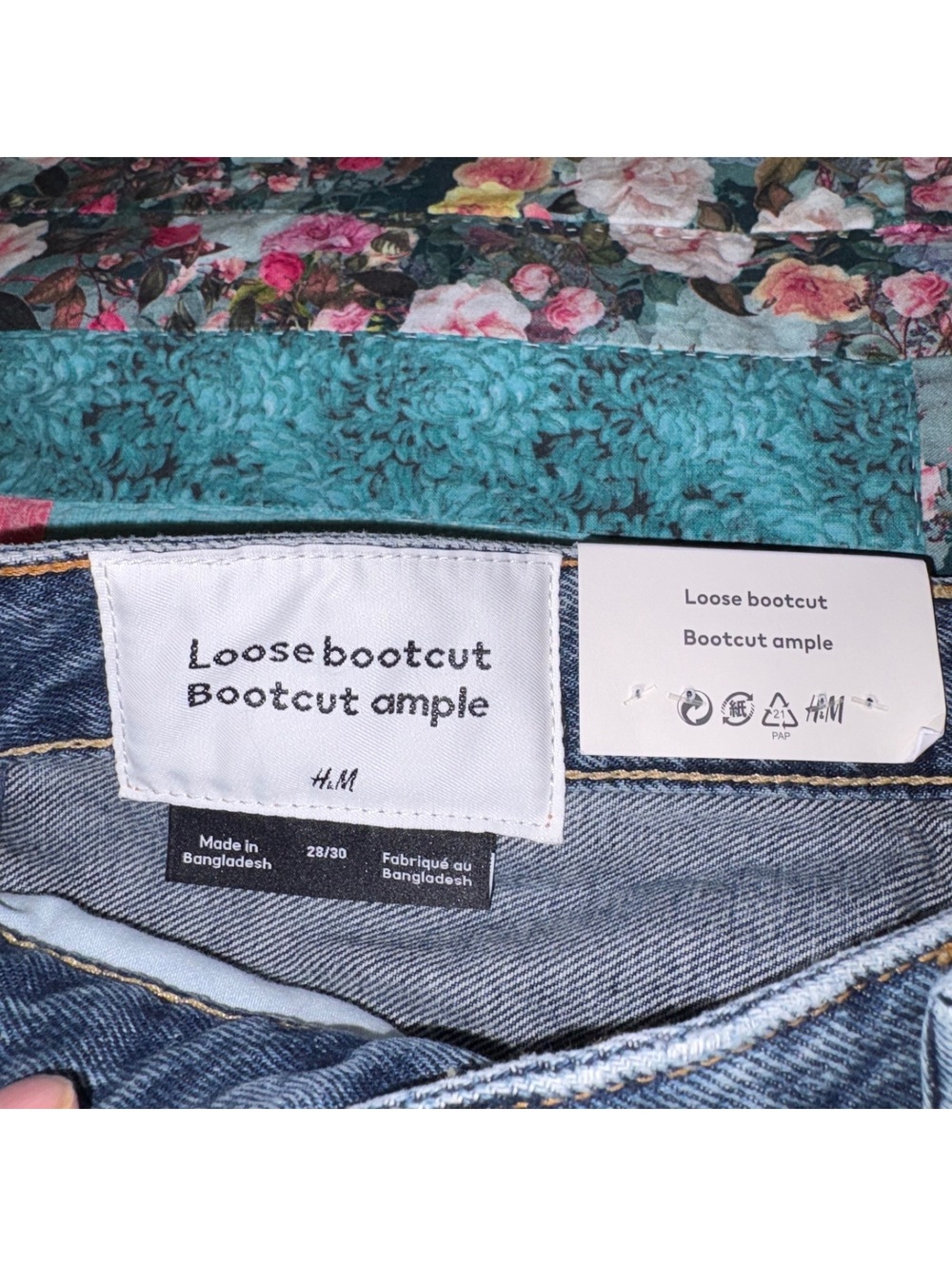H&M NWT $59 Woman’s W28 L30 Loose Bootcut Blue Denim Jeans Size 28/30 - Picture 5 of 9